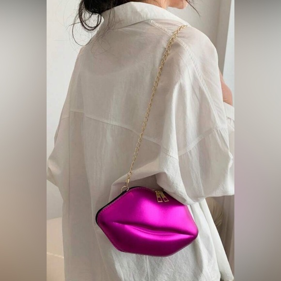 Pink Lip-Shaped Crossbody Bag - Picture 3 of 3